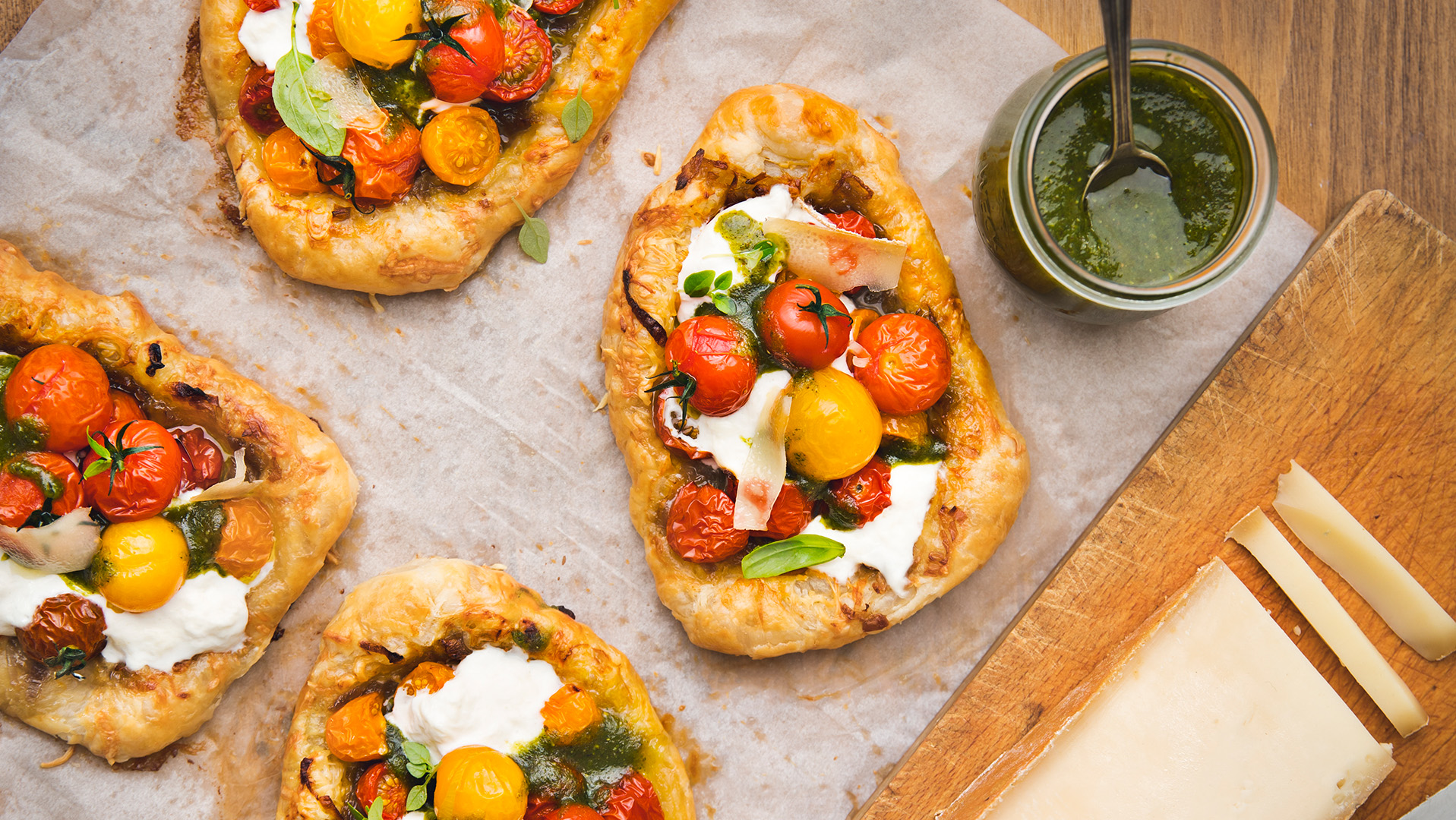 Tartelettes Tomates Cerises Pesto D Ail Des Ours Et Chutney D Chalotes